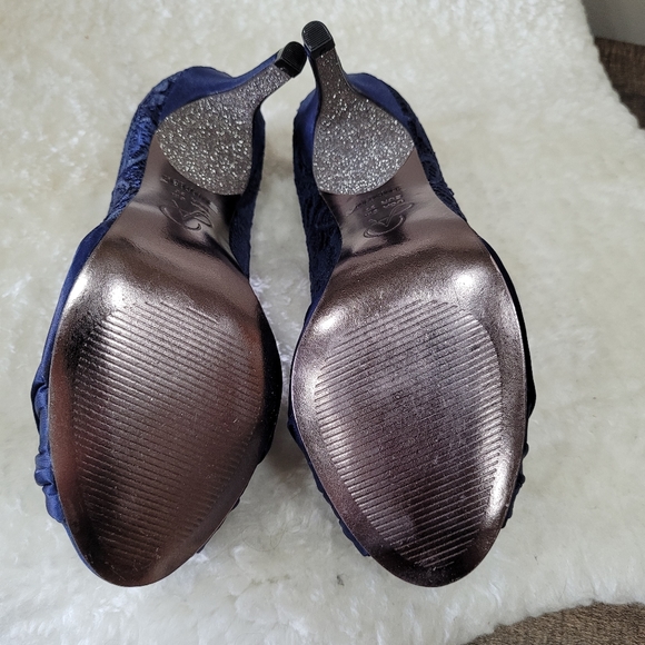Adrianna Papell Blue Lace Pumps - Picture 5 of 8